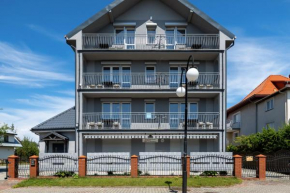 Willa Szamotulanka - Pokoje Wakacyjne Rewal - Plac Zabaw & Grill - by Noclegi Renters
